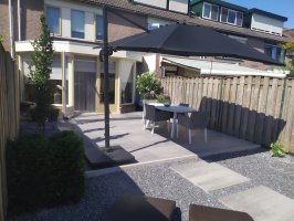 Aanleg achtertuin 1x1 tegels Fransebaan Eindhoven