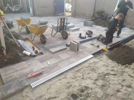 Aanleg achtertuin cortenstaal / buitenkeuken / schutting Fransebaan Eindhoven