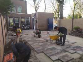 Aanleg achtertuin cortenstaal / buitenkeuken / schutting Fransebaan Eindhoven