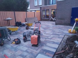 Aanleg achtertuin cortenstaal / buitenkeuken / schutting Fransebaan Eindhoven