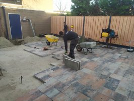 Aanleg achtertuin cortenstaal / buitenkeuken / schutting Fransebaan Eindhoven