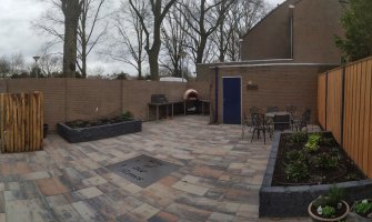Aanleg achtertuin cortenstaal / buitenkeuken / schutting Fransebaan Eindhoven