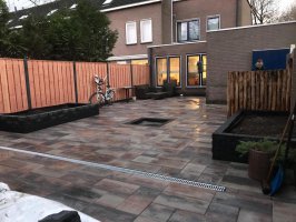Aanleg achtertuin cortenstaal / buitenkeuken / schutting Fransebaan Eindhoven