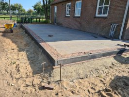 Aanleg achtertuin / bestrating Borkel en Schaft