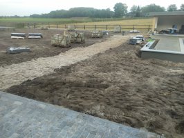 Aanplant / gazon / leibomen met leirekken Luyksgestel