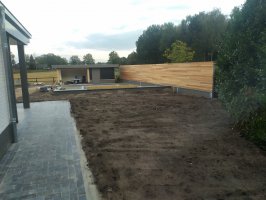 Aanplant / gazon / leibomen met leirekken Luyksgestel