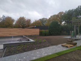 Aanplant / gazon / leibomen met leirekken Luyksgestel