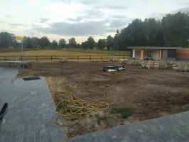 Aanplant / gazon / leibomen met leirekken Luyksgestel