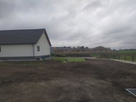 Aanplant / gazon / leibomen met leirekken Luyksgestel