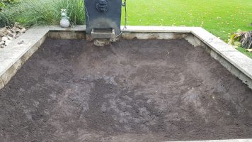 Aanleg bestrating en vijver Bergeijk