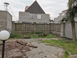 Aanleg natuursteen tegels / gazon Helmond