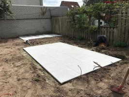 Aanleg natuursteen tegels / gazon Helmond