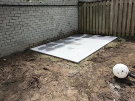 Aanleg natuursteen tegels / gazon Helmond